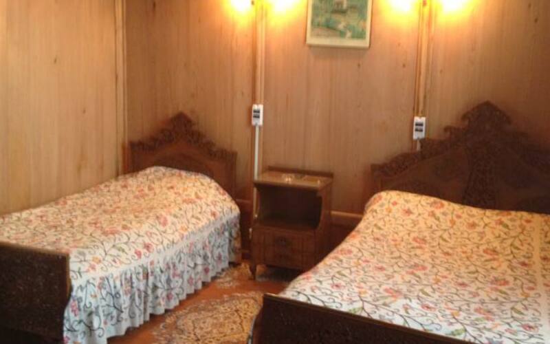 Majestic Houseboat, Srinagar 5